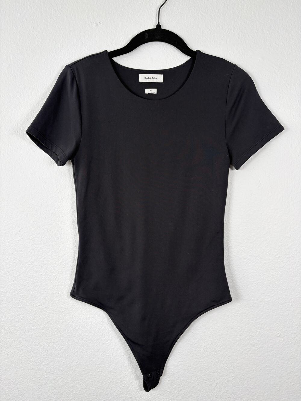 Women's Aritzia Babaton Basic Black Crewneck Short Sleeve Contour Bodysuit